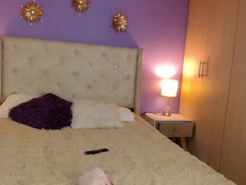 kim_and_mia webcam model stream image