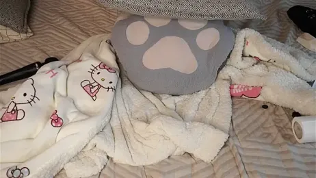 LynHillaire webcam model stream image