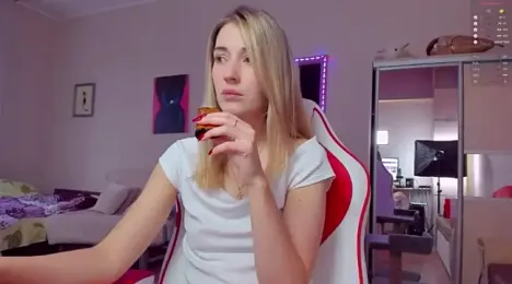 HotCarolineXO webcam model stream image