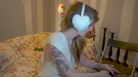 YourFavCanadianMILF webcam model stream image