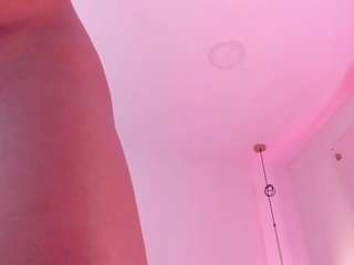 huge-boobs-ebony webcam model stream image