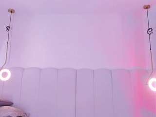 huge-boobs-ebony webcam model stream image