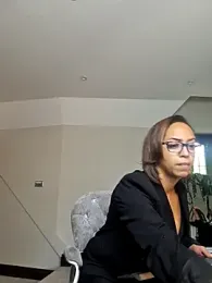 QueenTricks1 webcam model stream image