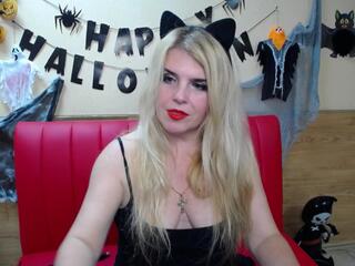 Julya Barbi webcam model stream image