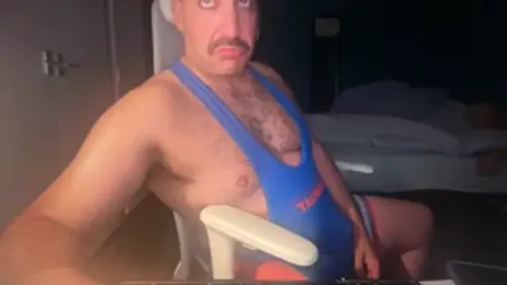CloudyMuscleBeefy webcam model stream image