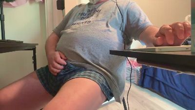 allergictolove webcam cam4 model stream image
