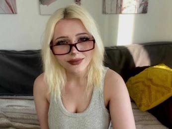 KittyKittyHey webcam bongacams model stream image