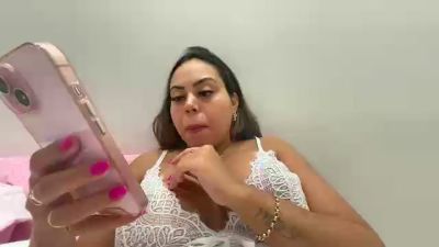 Laryy25 webcam model stream image