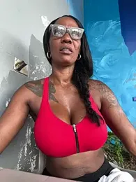 Bustykeyla webcam model stream image
