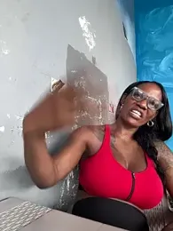 Bustykeyla webcam model stream image