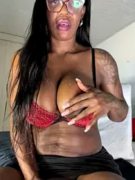 Bustykeyla webcam model stream image