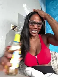 Bustykeyla webcam model stream image
