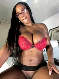 Bustykeyla webcam model stream image