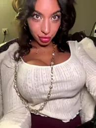 AlyssaHottv_ webcam model stream image