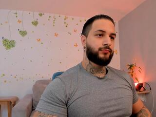 Max Dic webcam model stream image