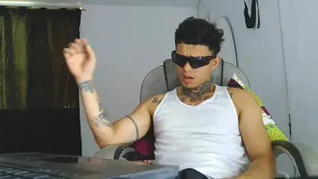 Skartoliver webcam model stream image