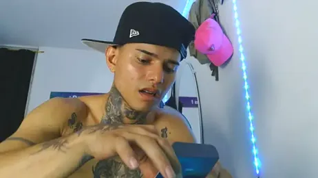 Skartoliver webcam model stream image