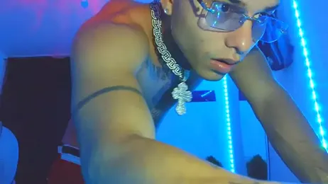 Skartoliver webcam model stream image