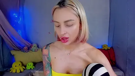 YourLizzyDoll webcam model stream image