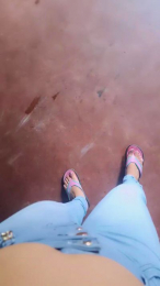 girl_pee webcam model stream image