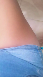 girl_pee webcam model stream image