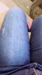 girl_pee webcam model stream image