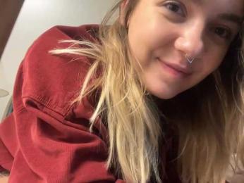 RoxyHorny webcam model stream image