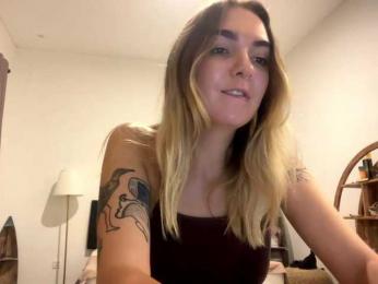 RoxyHorny webcam model stream image