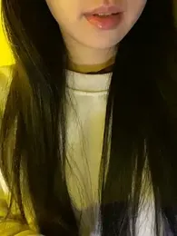 Uyennii02 webcam stripchat model stream image