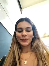 cuteluci_ webcam model stream image