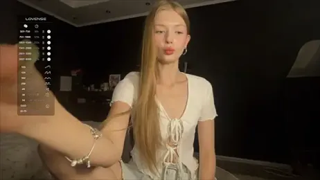 holylisssa webcam model stream image