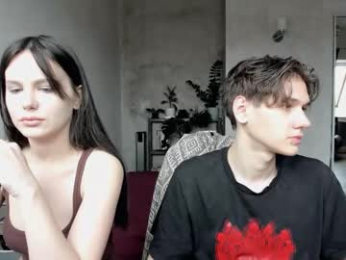 yourher0in webcam model stream image