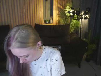 DramaQuenns webcam model stream image