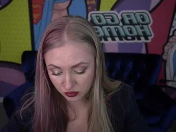 DramaQuenns webcam model stream image