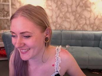 DramaQuenns webcam model stream image