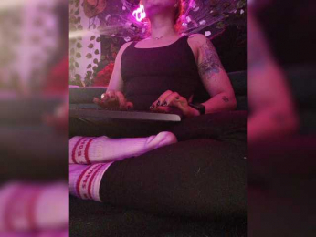 Cocochanell webcam model stream image