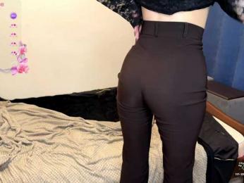 SweetiLun1 webcam model stream image