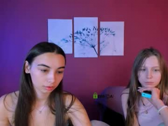 kira_light__ webcam model stream image