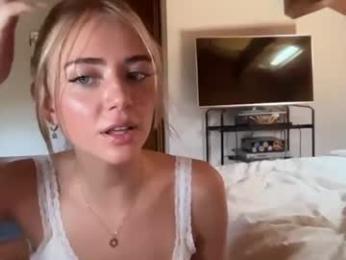 honeyyy95 webcam chaturbate model stream image