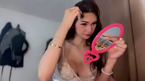 Yannyloves webcam model stream image