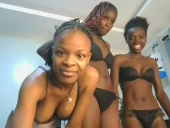petite_luxe1 webcam model stream image