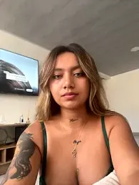 amanda-medrano1 webcam model stream image