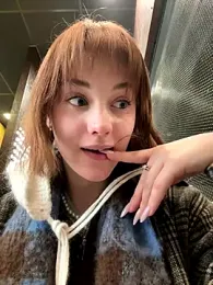 Only_April webcam model stream image