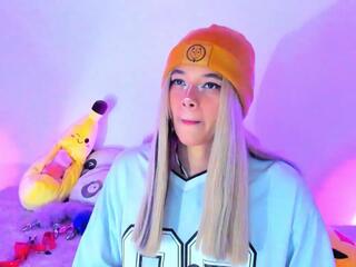 Scarlet Bridge webcam model stream image