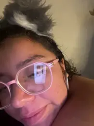 Vivi_Kvsh webcam model stream image