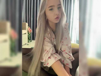 LittleDelora webcam model stream image