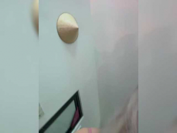 LittleDelora webcam bongacams model stream image