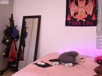 naugthymila3 webcam model stream image