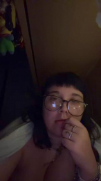 U_p_t_o_i_a webcam model stream image