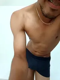 Ishooooo webcam model stream image